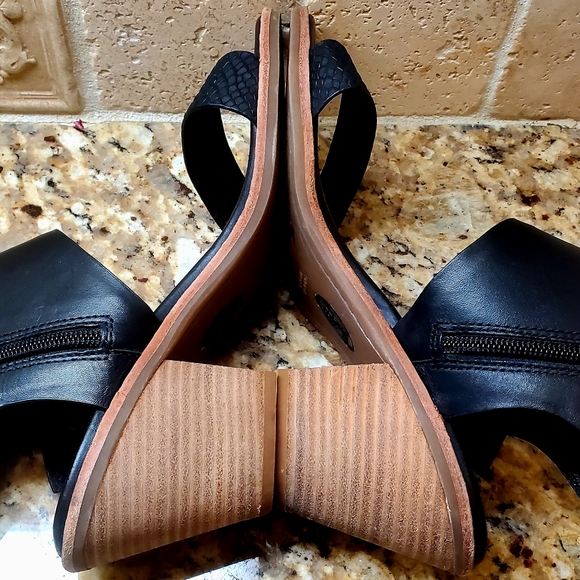 Elegant SOFFT Menaka Black Wedge Sandals With Buckle And Buckle Size 8M - Picture 4 of 9